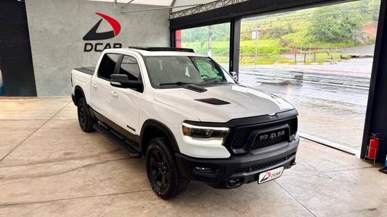 RAM 1500 5.7 V8 GASOLINA REBEL CD 4X4 AUTOMÁTICO RAM 1500 5.7 V8 GASOLINA REBEL CD 4X4 AUTOMÁTICO